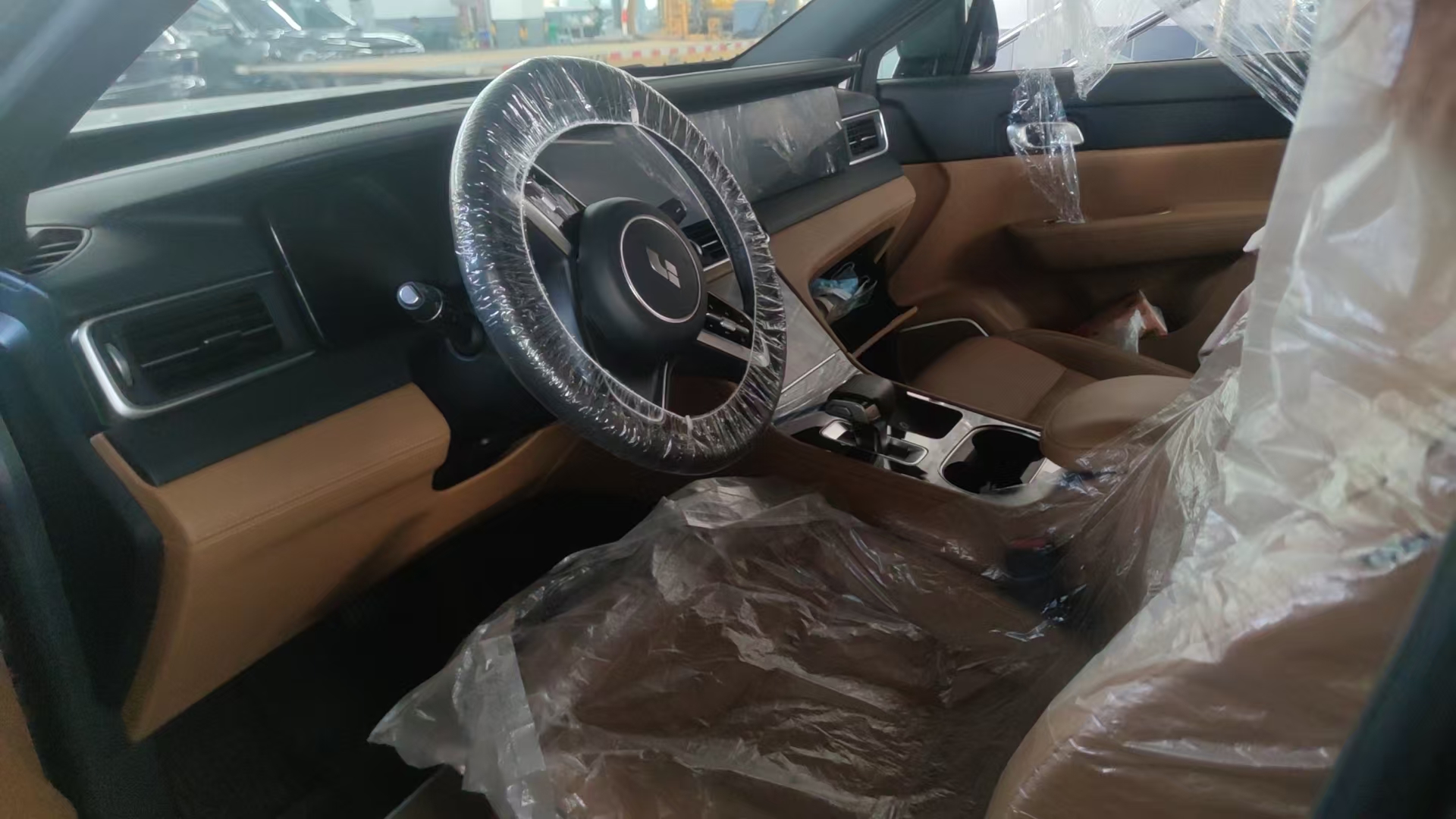 理想LXA6500SHEVMQ受损车辆1台